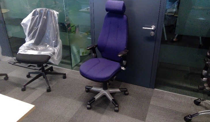 TASK CHAIR black and blue