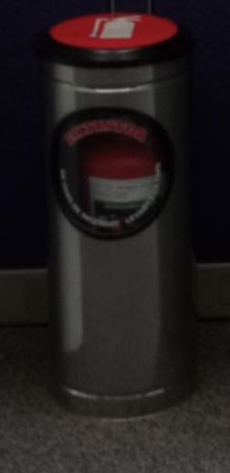 Fire extinguisher and holder | Extintor y soporte