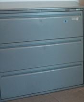 Metal filing cabinet, 3-drawers, grey | Archivador de metal, 3 cajones, gris