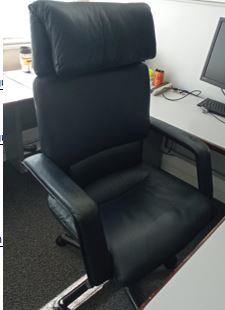 Task chair, black vinyl | Silla operativa, vinilo negro