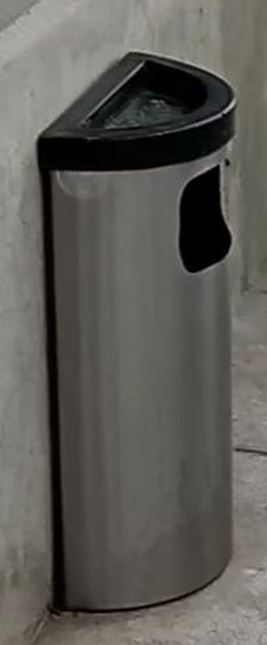 Ashtray, stainless steel | Cenicero, acero inoxidable