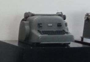 Typewriter, year: 1945-1955 | Máquina de escribir, año: 1945-1955