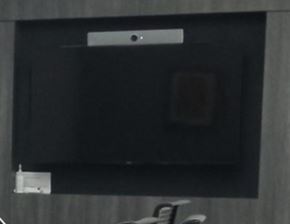 TV, 70", with stand and sound bar | TV, 70", con soporte y barra de sonido