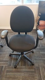[#B13-10] Task Chair w/ Arms - black (Steelcase)