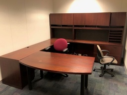 [#E8-w2] Office set-up, with hutch