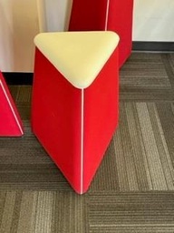 [#B2-50] Triangle Seat