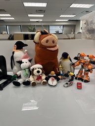 [#I2-142] Box of stuffed animals, misc.