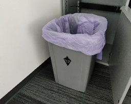 [#G4-17] Plastic garbage bin