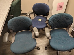 [#B13-123] fully upholstered, fixed arm swivel base task chair, small scale