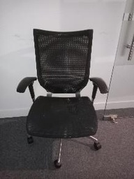 [#B13-46] ARM CHAIR (BLACK) WITH WHEELS