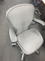 [#B13-1] Herman Miller Aeron chair