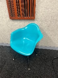 [#B12-83] Bright Blue Chair