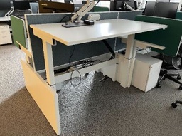 [#E10-1] Herman Miller Height-Adjustable Desk | Herman Miller výškově nastavitelný stůl