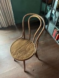 [#B4-9] Wooden chair | Dřevěná židle