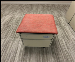 [#D16-6] Pedestal - metal with soft top