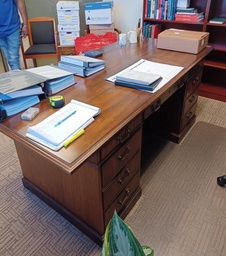 [#E4-42] Desk 7’ X 3’-6”