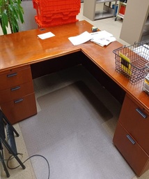 [#E6-125] Rh L-Desk 5’-6” X 6’-6”