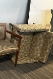 [#B12-57] Lounge Chair - Circle Pattern