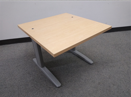 [#E10-25] 30" Maple Desk