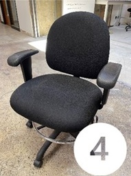 [#B13] Black Task Chair