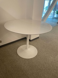 [#C5-38] White Round Table