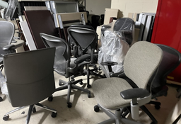 [#B13-131] Broken Task Chair (all)