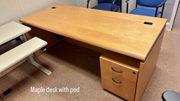 [#E3-43] Maple Desk w/ Pedestal