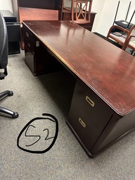 [#E4-52] Desk - 2 peds