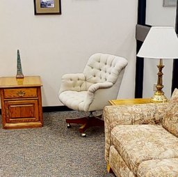 [#B12-9] White Rolling Lounge Chair