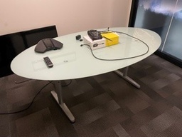 [#C9-20] Table, glass