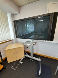 [#H16-31] 50" TV on a stand