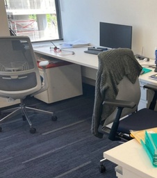 [#E2] White Straight Desk