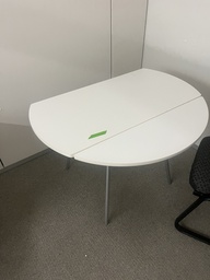 [#C4-7770] Round Table W/Collapsable Leafs *Poor Condition*