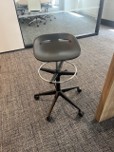 [#B1-7] BACKLESS STOOL ARMLESS W/CASTERS