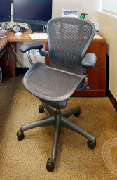 [#B13-2] Grey &amp; black task chair with arms