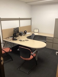 [#E8-83] U-shape desk w/ overhead corkboards