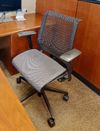 [#B13-2] Steelcase Grey Task chair with arms