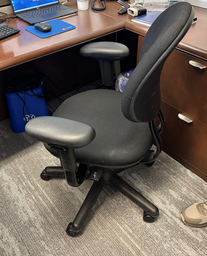 [#B13-2] Black Task Chair