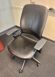 [#B13-60] Task Chair - black leather Leap