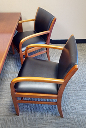 [#B9-4] Black guest side chair with arms