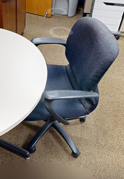 [#B13-5] Blue task chair with arms