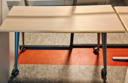 [#C12-8] Side Table on Wheels