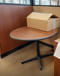 [#C4-10] Round meeting table