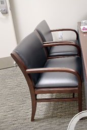 [#B9-3] Black guest chair with arms