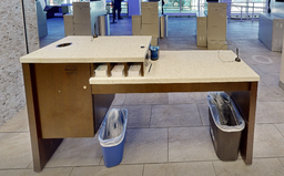 [#C4-8] Cheque desk
