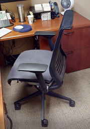 [#B13-5] Task chair with arms