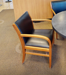 [#B9-4] Black guest chair with arms