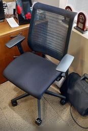 [#B13-3] Black task chair with arms