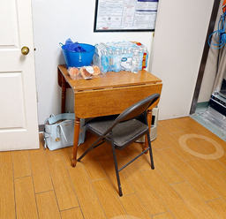 [#C10-11] Small Table