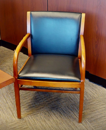 [#B9-4] Black guest guest with arms